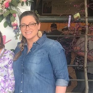 Meet your Posher, Debbie